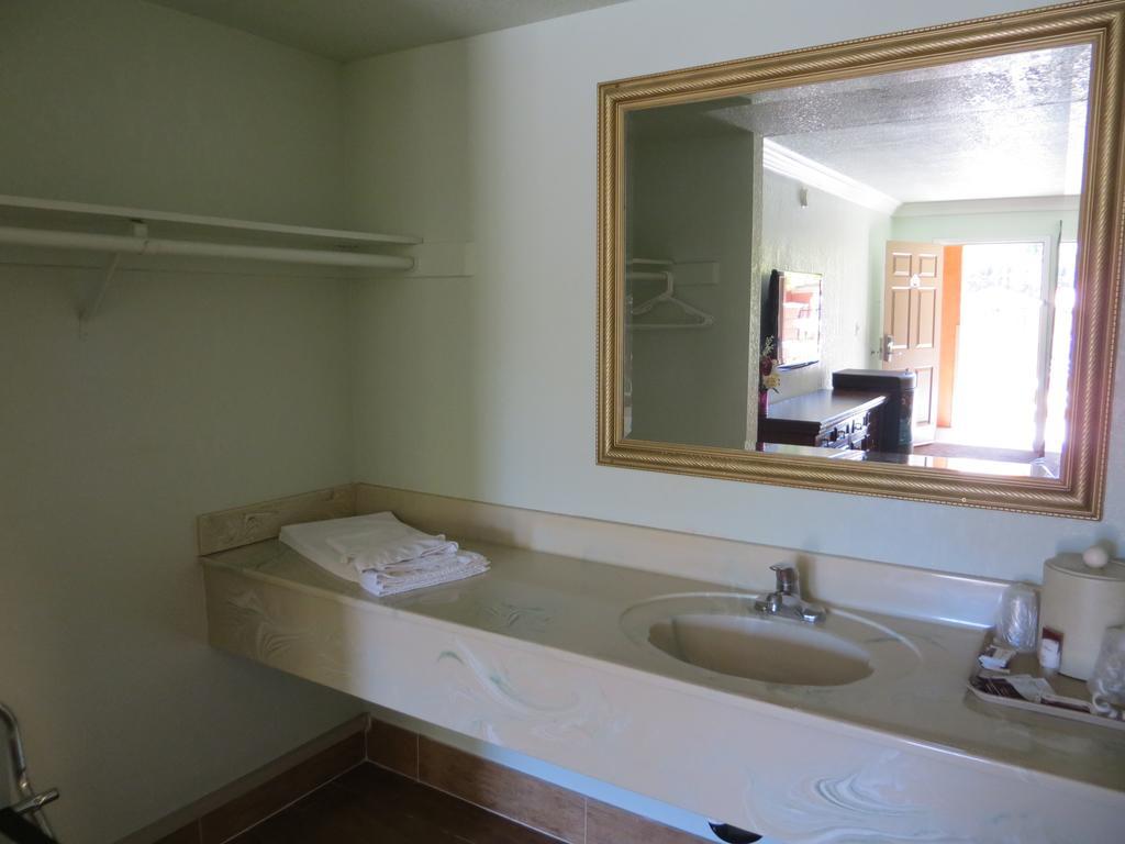 Azusa Inn West Covina Extérieur photo