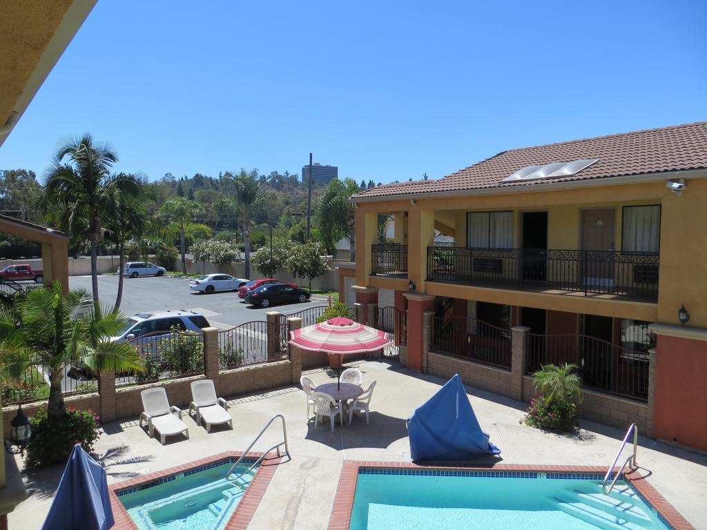 Azusa Inn West Covina Extérieur photo