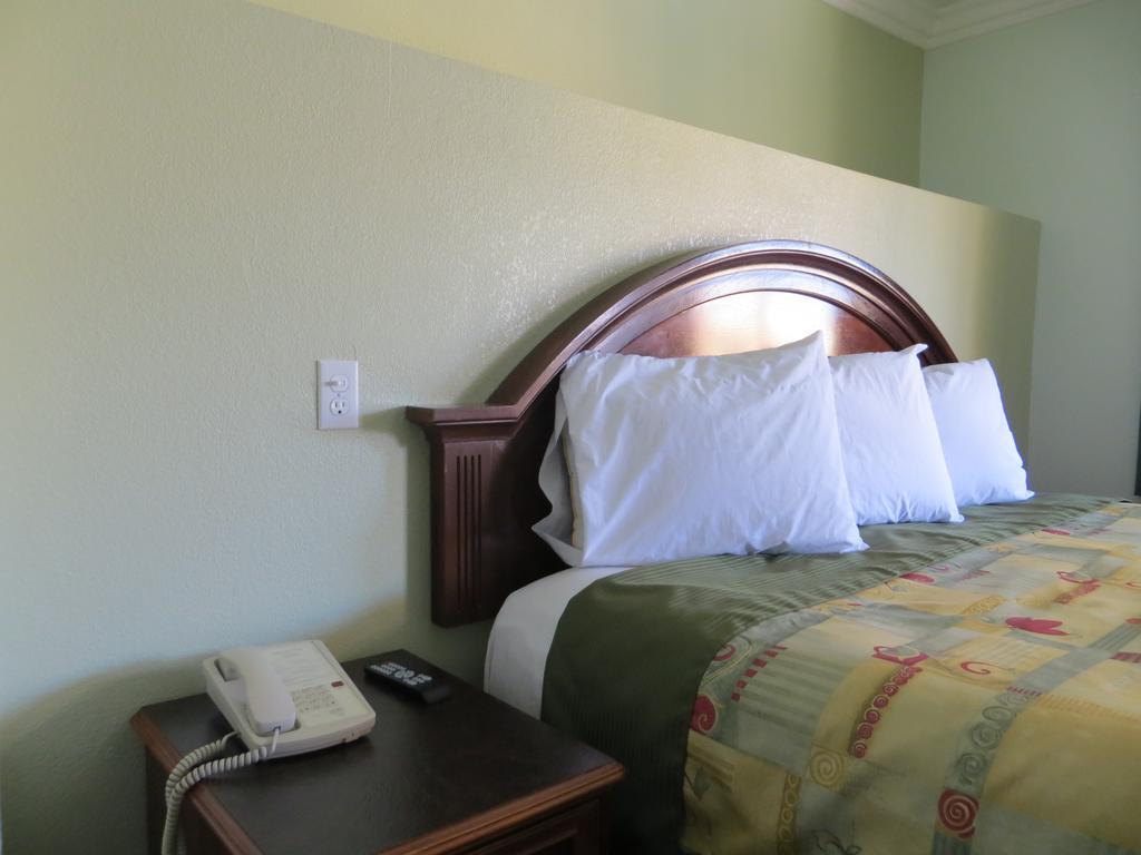 Azusa Inn West Covina Extérieur photo