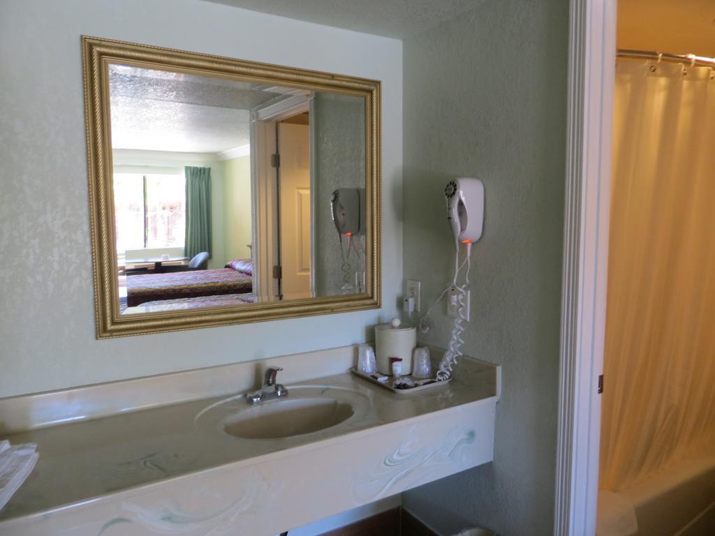 Azusa Inn West Covina Extérieur photo